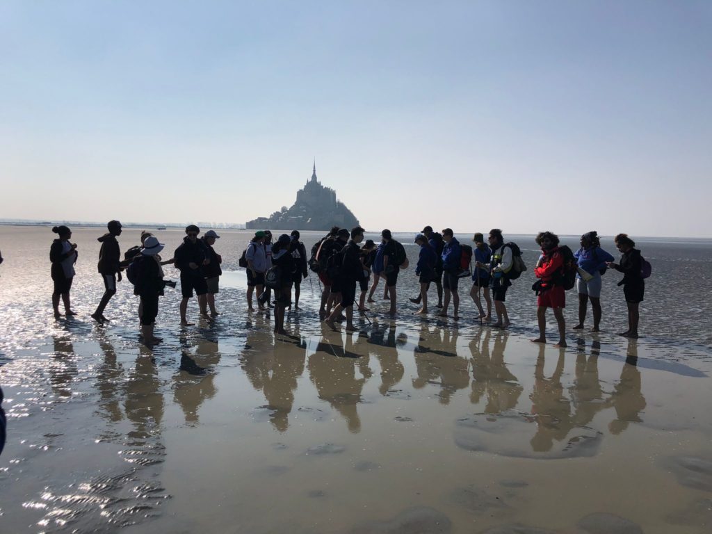 Jeunes de l’Aumônerie: retour en photos sur un magnifique week-end au Mont St Michel