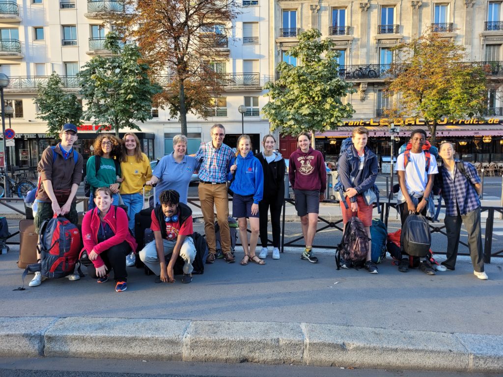 Départ des jeunes de la paroisse pour le Campo Bosco, en clôture duquel Lionel prononcera ses voeux définitifs