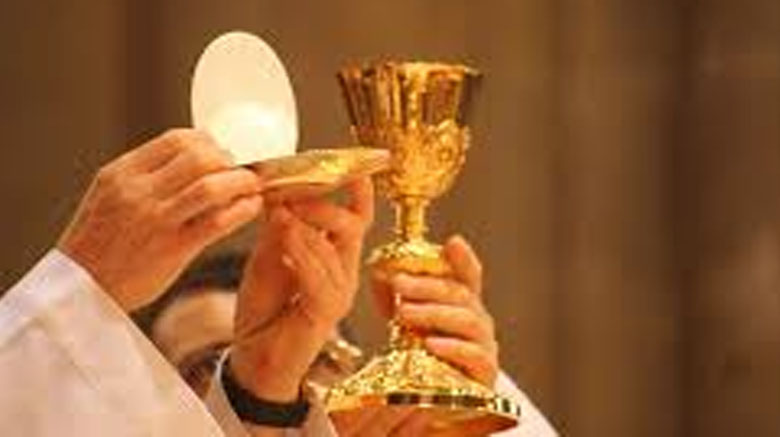 Dimanche du Saint Sacrement du Corps et du Sang de notre Seigneur – 6 & 7 06 : Le Seigneur a nourri son peuple de la fleur du froment, il l’a rassasié avec le miel du rocher.
